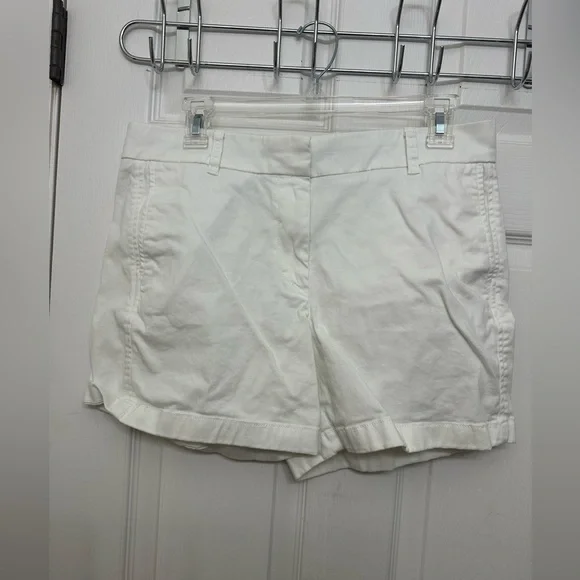J Crew flat front White 5” inseam classic Chino shorts size 8 - Picture 2 of 6